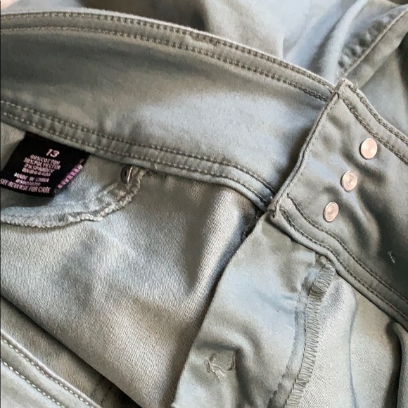 Thought it’d fit like a mum jean, ended up too big - Picture 4 of 5